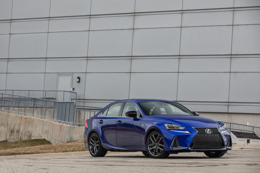  Lexus IS350 AWD F-Sport 2016 года  (NA) (фото 22 из 40)